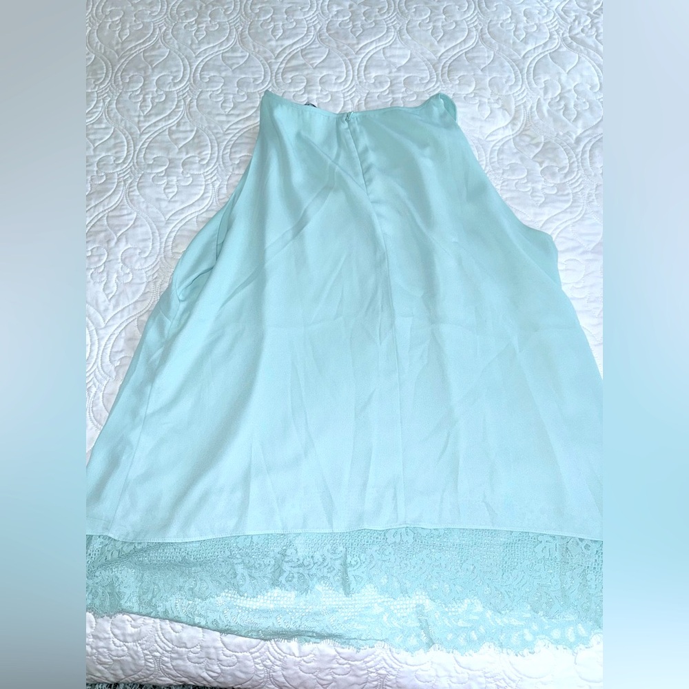Cute top with lace trim around the bottom. Looks cute under Jean jacket